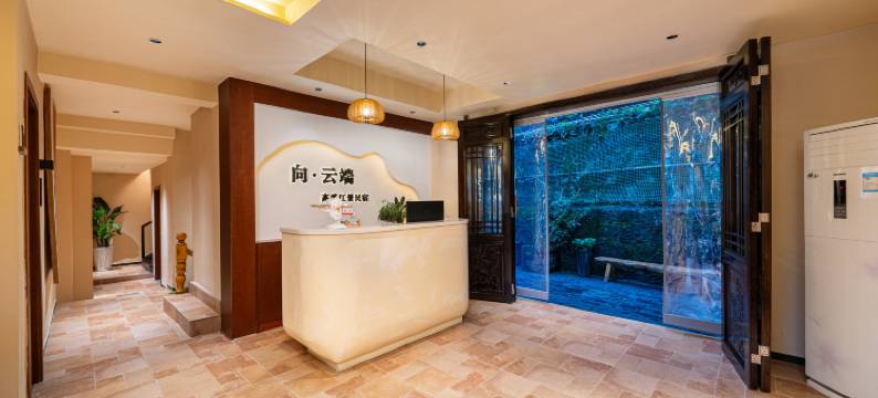 凤凰向云端江景民宿(凤凰古城景区南华门店)图片