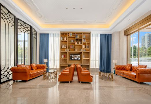 Vienna International Hotel (Yucheng Ailian Plaza) Hotel Overview