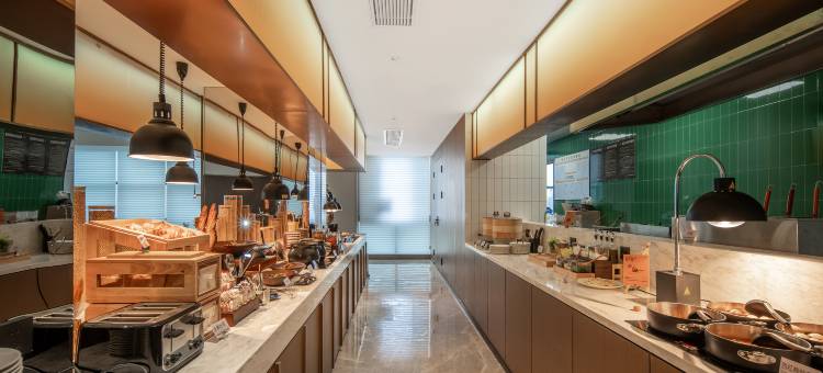 达州渠县賨人里财富中心亚朵酒店图片