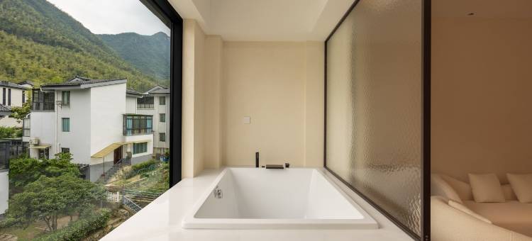 安吉云上草原·伴山美宿(熊猫部落探险乐园店)图片