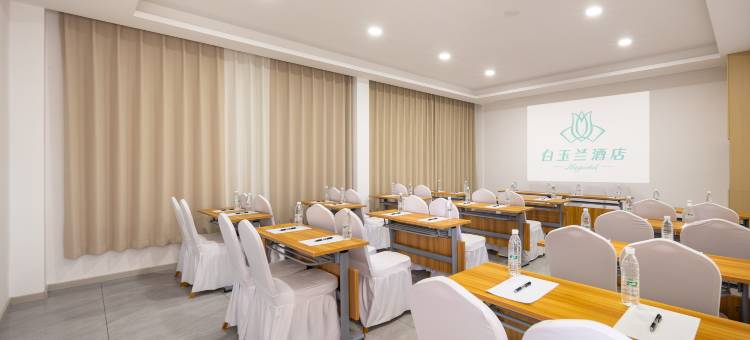 白玉兰酒店(东港黄海大市场店)图片