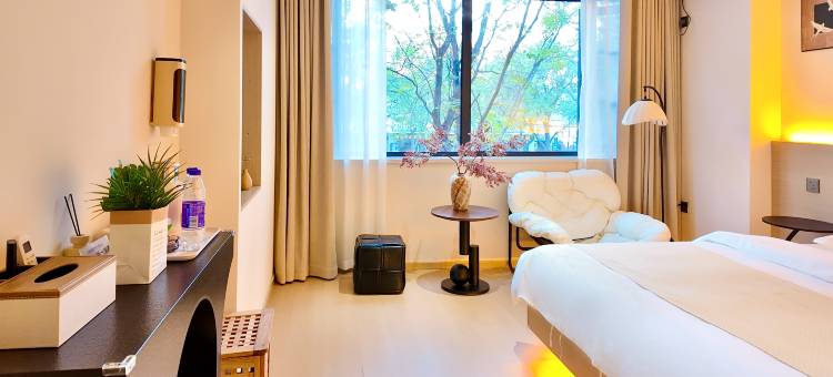 八方美居·Relax time·设计师民宿(万岁山武侠城店)图片