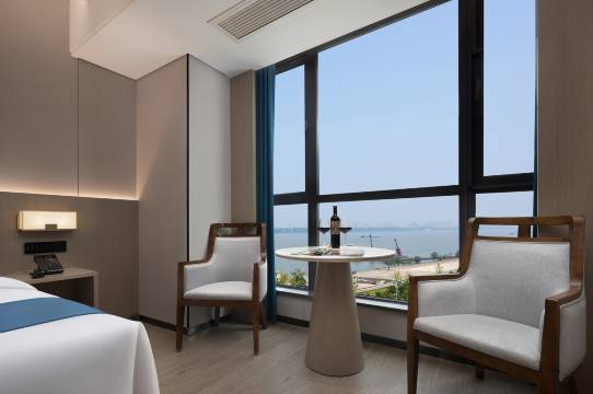 天海柏唐江景酒店(联盛快乐城九江市第三中学店)图片