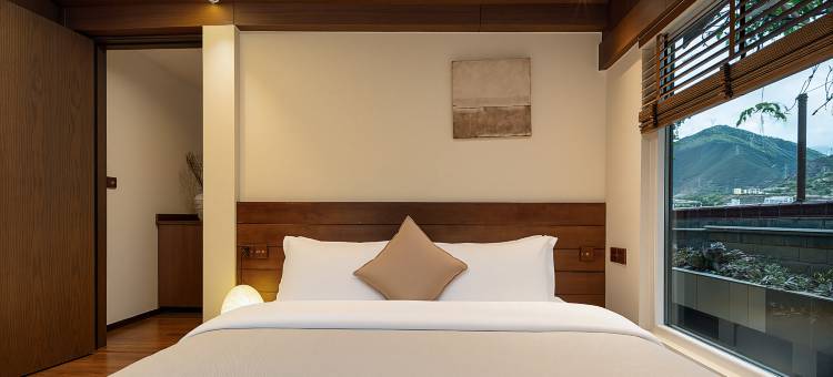 泸定磨西·小解观山·Design Retreat|中式设计师民宿图片
