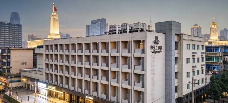 白玉兰酒店(南昌八一广场人民公园地铁站店)图片