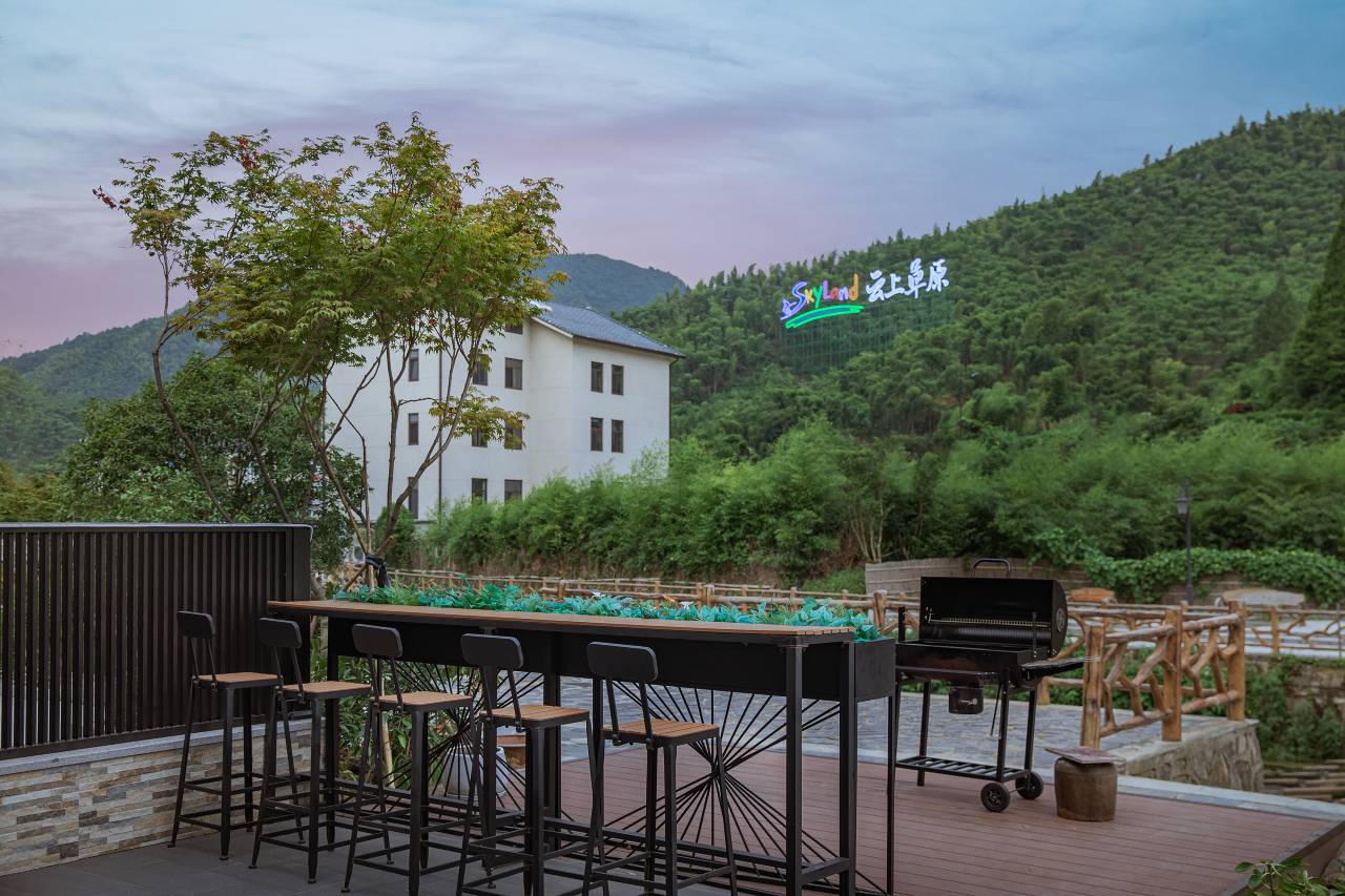 墅野印象·River溯溪·亲宠美宿(安吉云上草原熊猫部落探险乐园店)图片