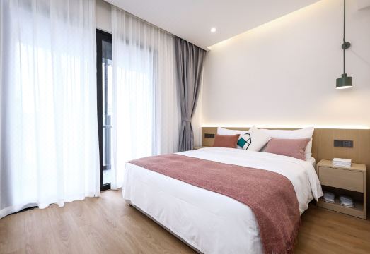 Adoor Suites Shenzhen (SANY Cloud City) Hotel Overview