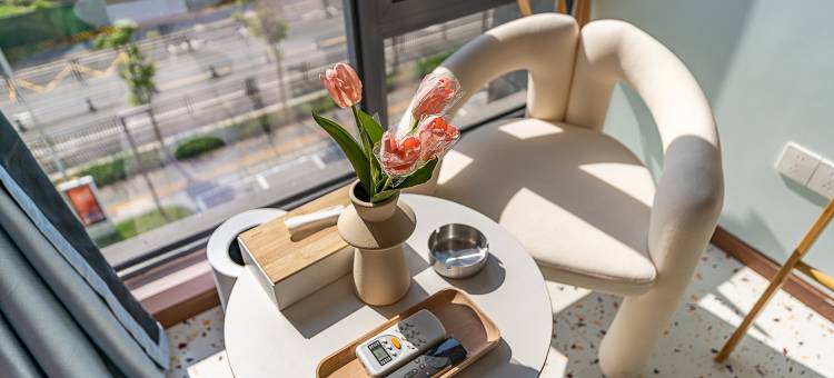 路客美宿(武汉白沙洲龙湖天街光霞地铁站店)图片