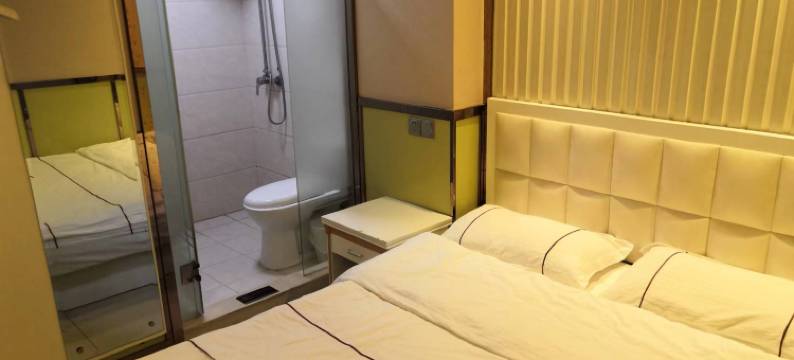 四叶草宾馆(南京江宁河海大学佛城西路地铁站店)图片