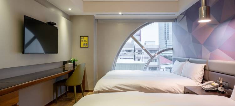 雀客旅館台中文心中清图片