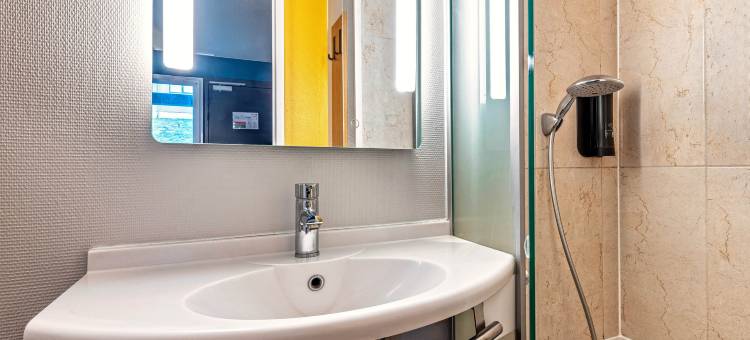 北坎佩尔杜阿尔纳纳民宿酒店(B&B HOTEL Quimper Nord Douarnenez)图片