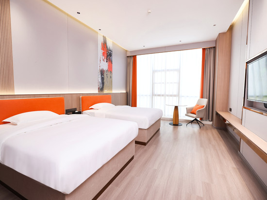 云创远景酒店(南京欢乐港雄州地铁站店)