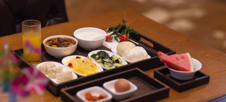 青城山前山景区原石滩酒店(青城山高铁站店)图片