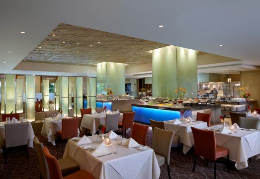 Cinnamon Lakeside Hotel Overview