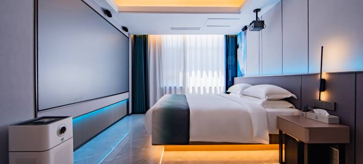 叶与晨电竞电影酒店(火车站万达广场店)图片