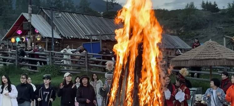 白哈巴不动山民宿图片