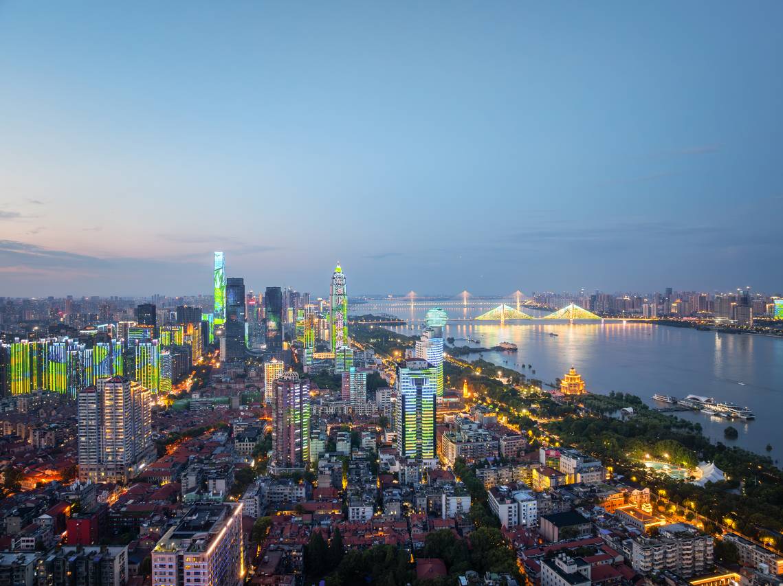 武汉江汉路步行街高空江景亚朵酒店图片