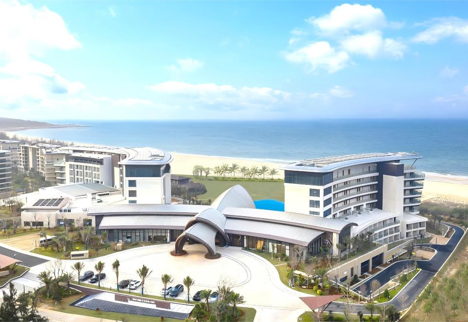 海南万国棋子湾海滩大酒店外景图