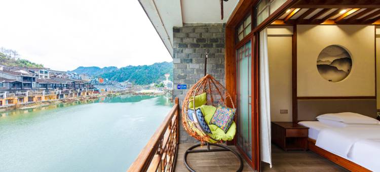 云桥雅居·Life轻奢设计民宿(凤凰古城店)图片