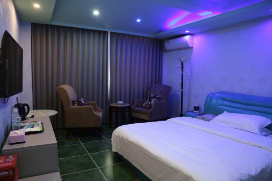 艾尚主题酒店(普定凯旋城店)