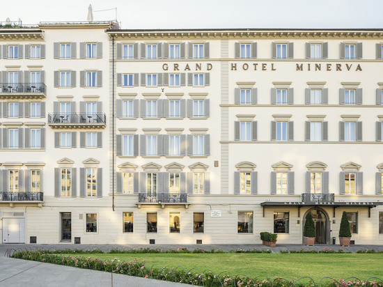 弥涅瓦大酒店