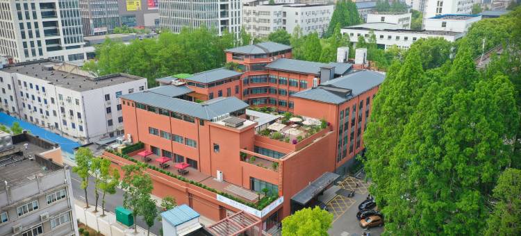 红墙琴园酒店(徐东湖北大学地铁站店)图片