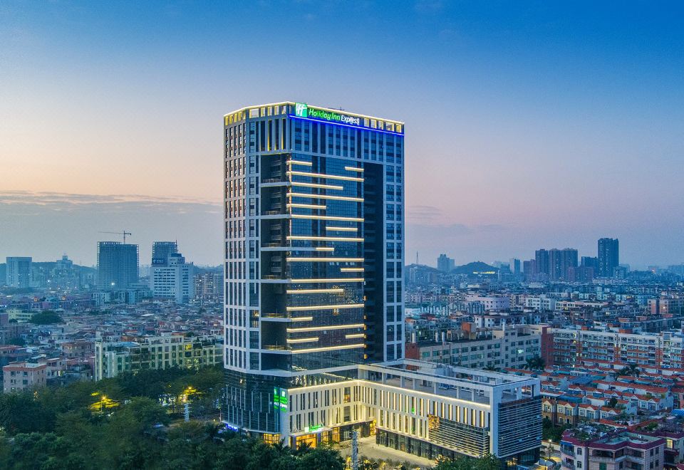 顺德大良智选假日酒店外景图
