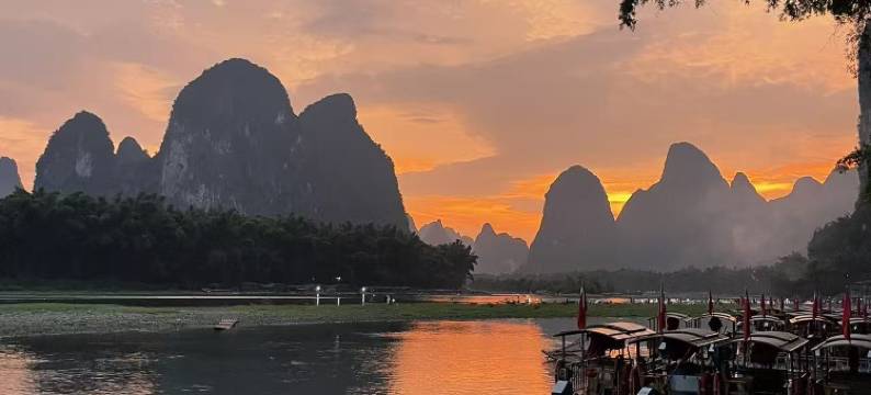 伴山栖居(20元人民币背景风景区店)图片