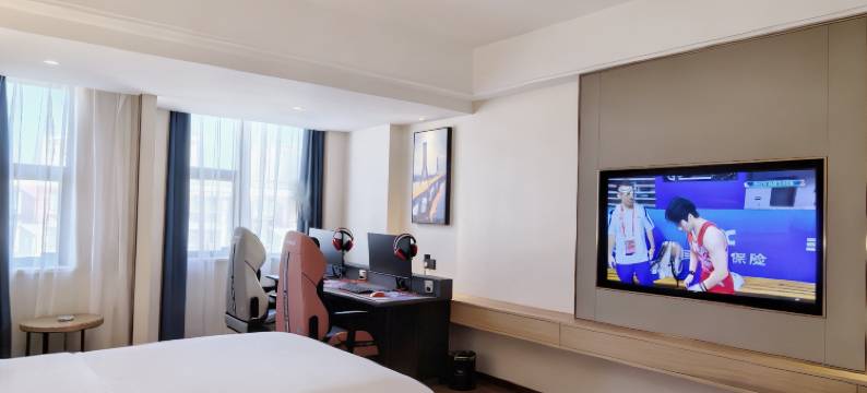 Q有趣电竞酒店(贵港职业教育中心店)图片