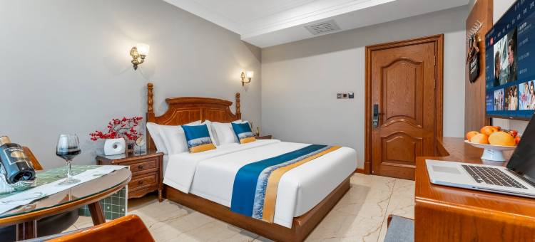 蓝海精品酒店(白城市民广场大润发店)图片