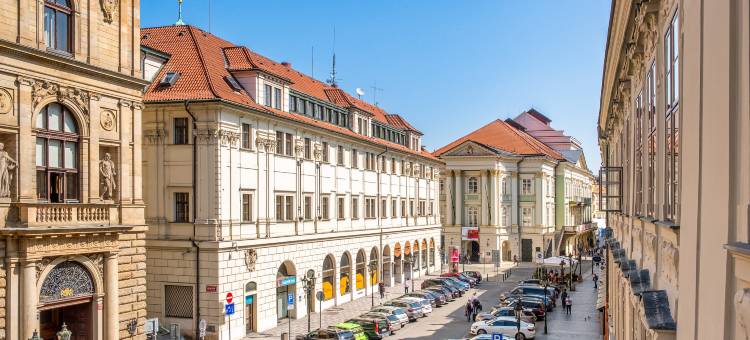 阿德雷兹植物学家(The Botanist by Adrez)图片