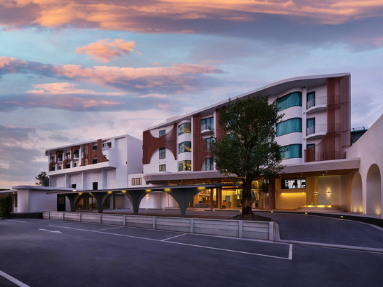 Phetara Hotel Mahachai by PCL