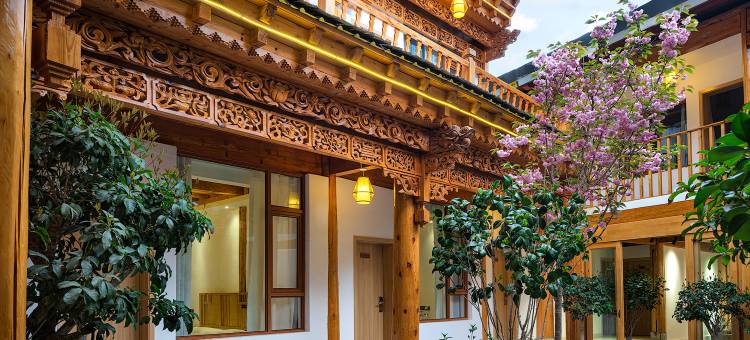 香格里拉·半山庭院供氧观景民宿(独克宗古城大佛寺转经筒店)图片
