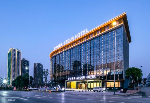 怀化高铁南站亚朵酒店外景图