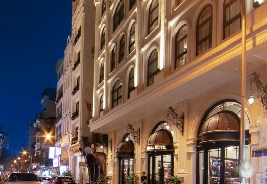 MAY DE VILLE Lakeside Hotel Hotel Overview