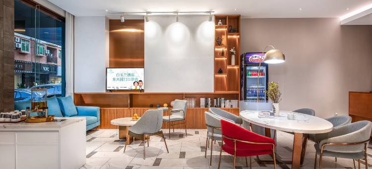 白玉兰酒店(东兴国门口岸店)图片