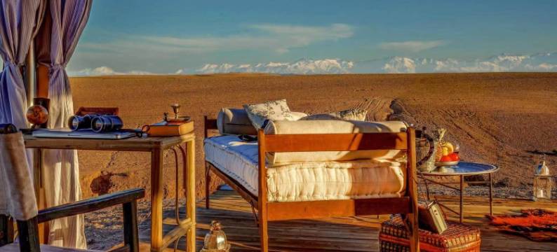 宇宙探索沙漠露营地图片