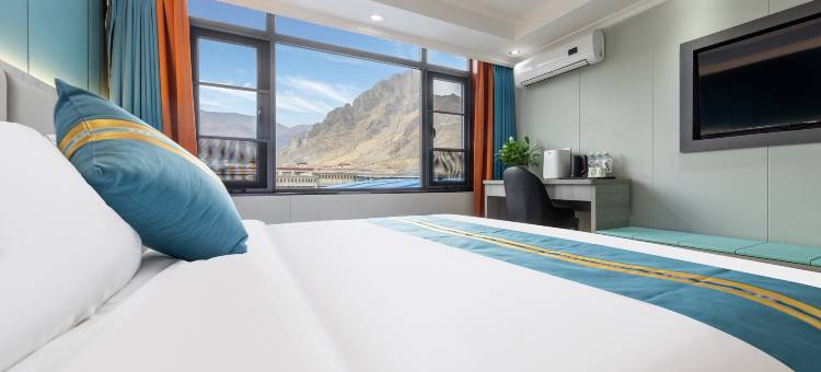 拉萨南欧西假日酒店(堆龙滨河体育公园店)图片