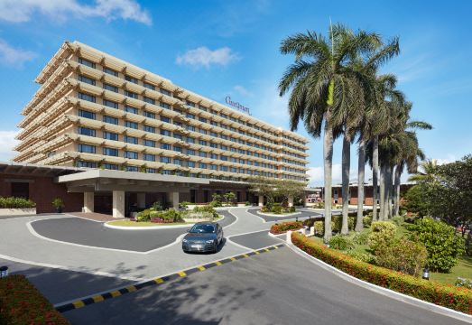 Cinnamon Lakeside Hotel Overview