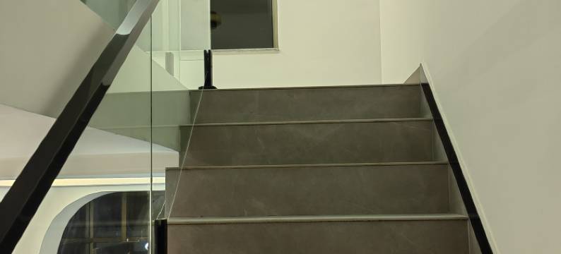 坝上草原喜阳洋小酒馆图片