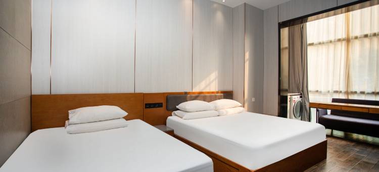 网鱼电竞酒店(上海长寿路武宁路地铁站店)图片