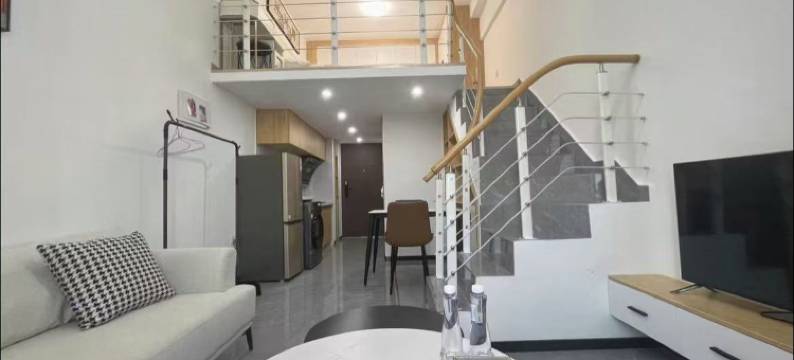 半夏·轻奢LOFT公寓(鱼尾洲地铁站力高雍湖国际店)图片