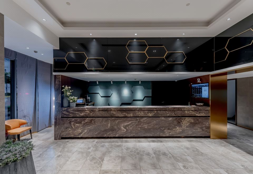 Yitel Premium (Shanghai Lujiazui Yuanshen Road Subway Station ) Hotel Overview