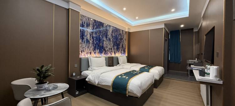 玛沁和平大酒店图片