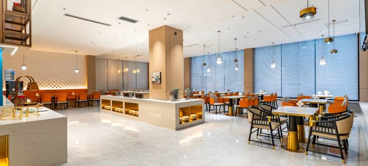 博乐鸿丰大酒店(恒大汽车综合生活广场店)图片