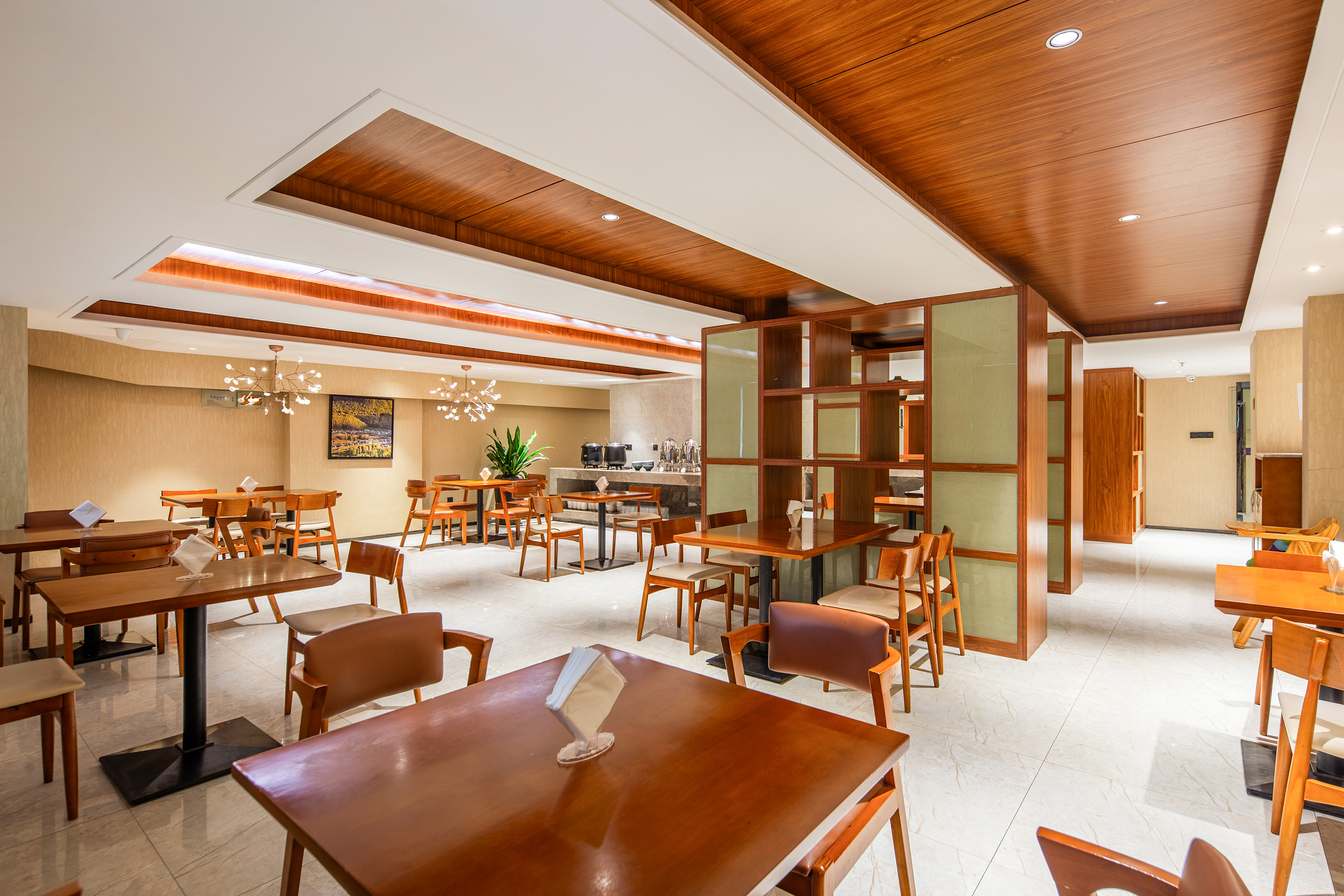 Starway Hotel (Yongcheng Jinboda Square) Hotel Overview