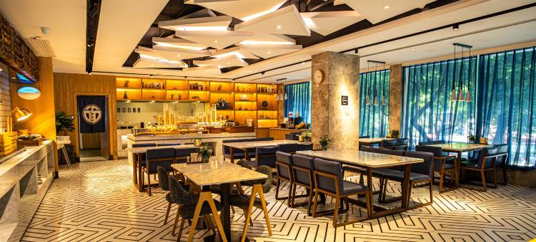 长沙国金中心亚朵酒店图片