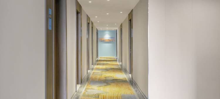 小鹿辰客酒店(河池市中心广场店)图片