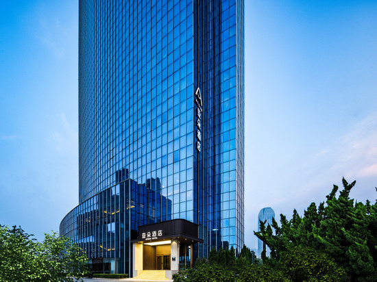 大连星海广场会展中心地铁站亚朵酒店