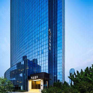 大连星海广场会展中心地铁站亚朵酒店图片